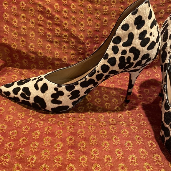 LNWT LINEA PAOLA PENROSE PUMP; STILETTO HEEL, BLACK and CREAM CALF HAiR. CLASSY! - Picture 3 of 12